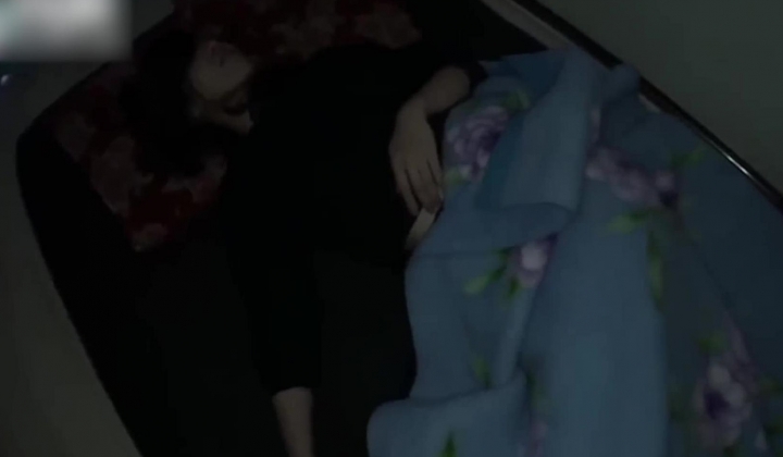【迷操女神】整天骂我是舔狗，阳了让我去照顾她，趁机下药迷奸感受40度的骚逼