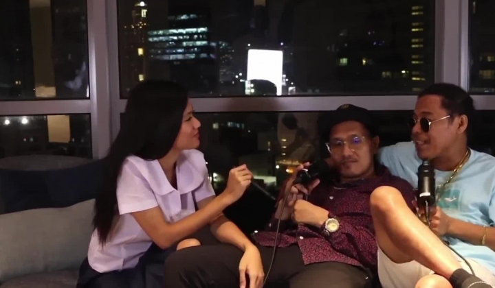 菲律宾电视节目，邀请女嘉宾闲聊畅谈 然后直接三人行开肏！无套狂操，体外射精