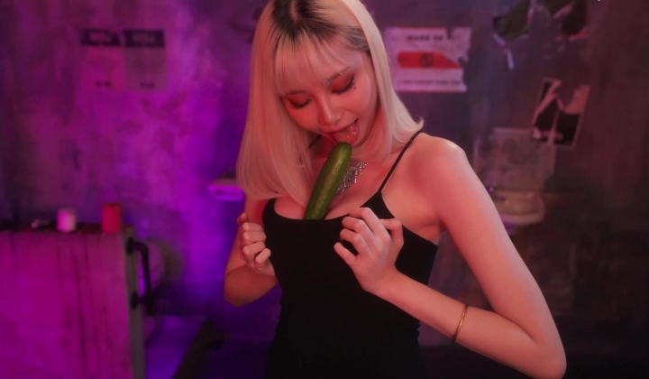 全新涩体验，真人互动，陪你涩到爽【涩点点】双女人气网红，销魂SM调教