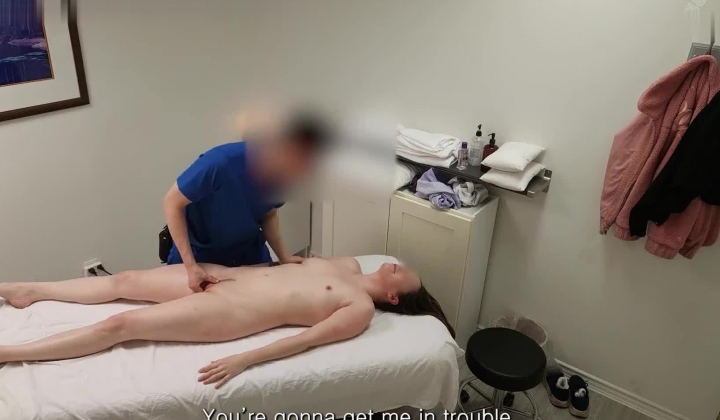 按摩师 Secret Therapy 粉丝网上亲自把自己老婆Ashley送到按摩店来被操 还要看