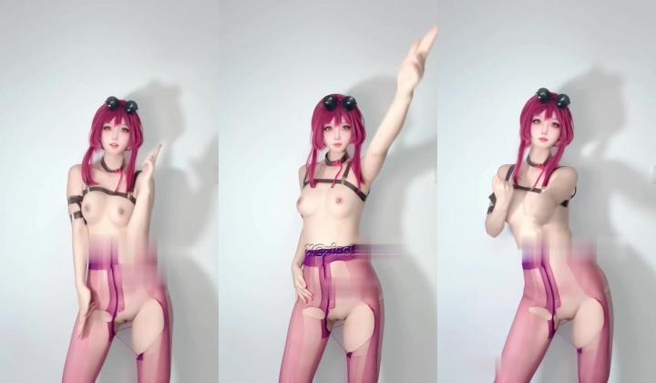 高颜百变萝莉风嫩妹，北京大三在读女大【希尔薇】，各种COSER裸舞