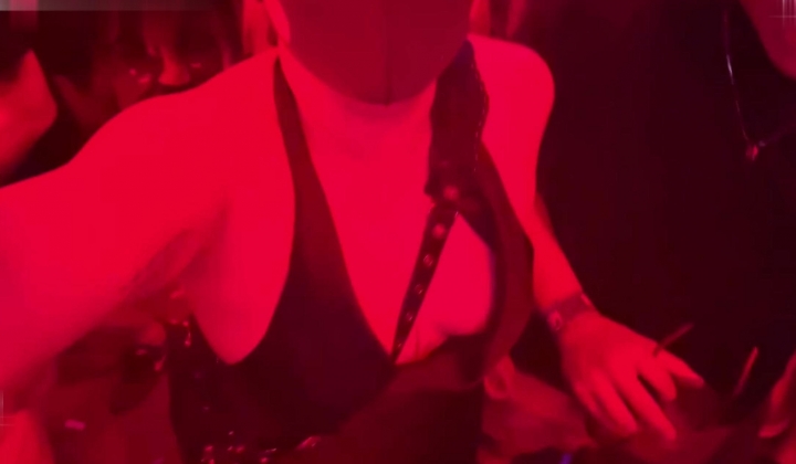 推特测评博主【十二12baegirl】新作 酒吧之夜 春药试用骚穴挑逗出水 中出手淫