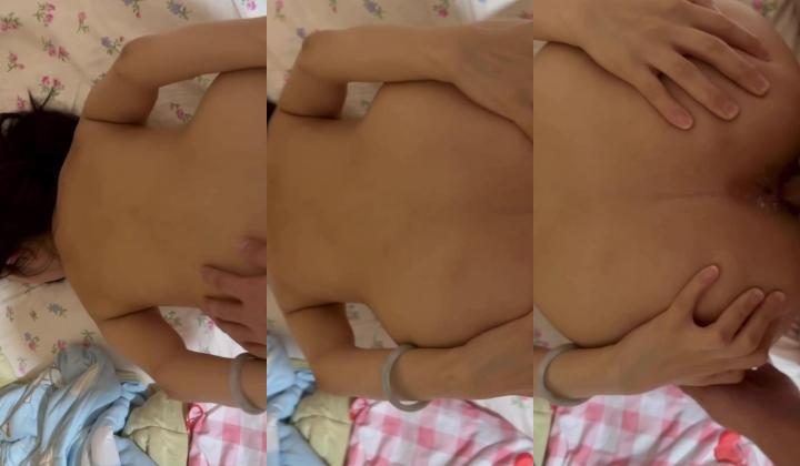云盘高质露脸泄密！爱狗达人性感姐姐性爱自拍，打桩后入中出内射