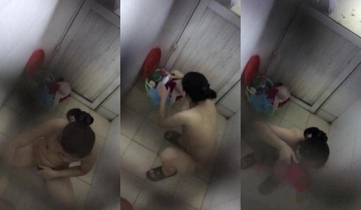 出租屋露台窗外雇人女澡堂子内实拍 就好这口亲眼目睹光屁股妹子们的一举一动