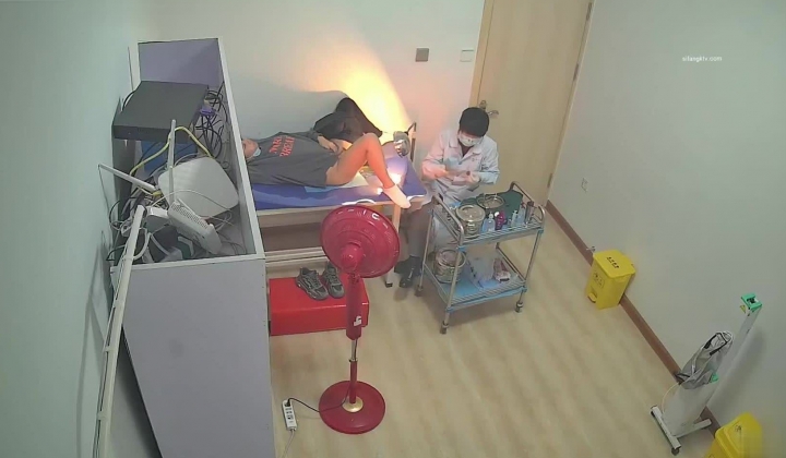 黑客破解医院妇科治疗室摄像头监控偷拍妇科，阴部清洁检查治疗
