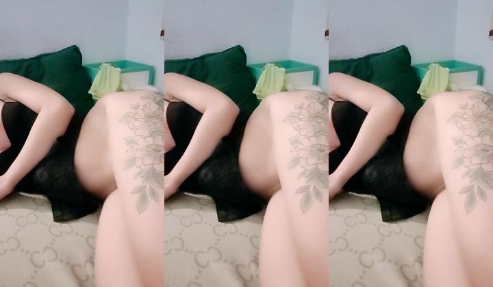 骚逼少妇【番茄】极品白虎一线天，诱人的小肉缝，户外道具自慰潮喷，逼塞道具探店