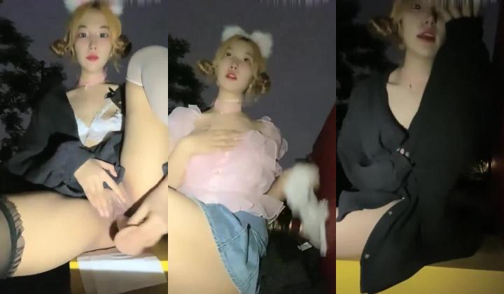 【乔宝快喷啊】酒吧和户外露出自慰喷水，真是胆大包天，和几个舔狗线下见面，火锅店内开干