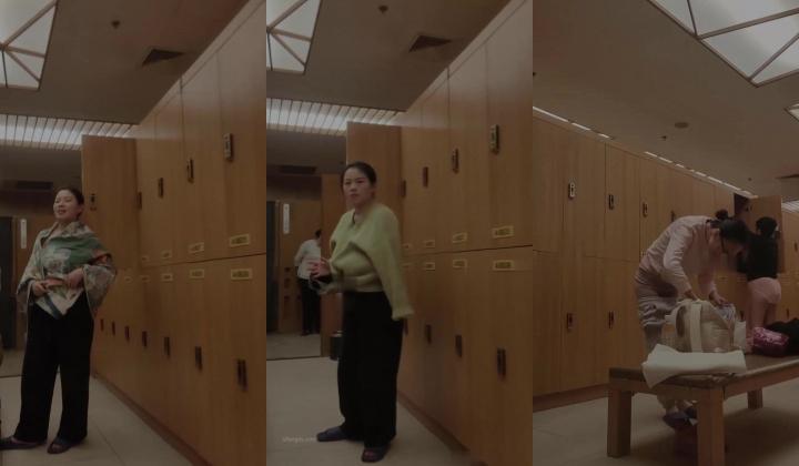 【少女时代】 ️潜入洗浴中心更衣室偷拍两个极品身材颜值的美女换了泳衣后别具诱惑