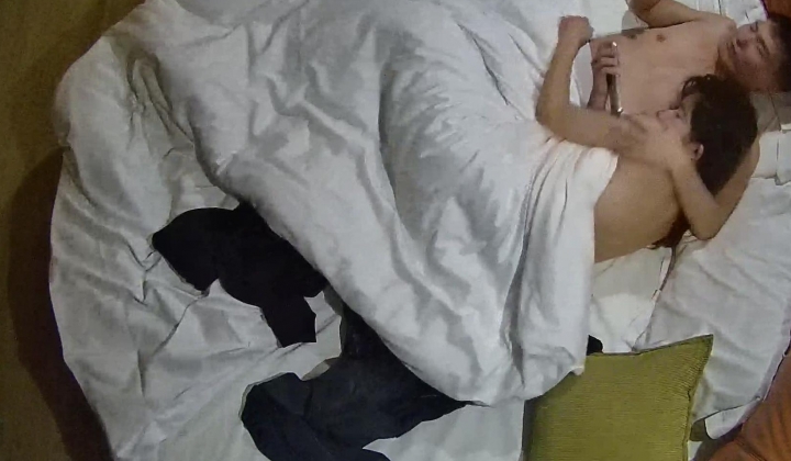 情趣台 穿衣显瘦脱衣有肉的眼镜少妇 衣服下藏着一对巨乳 男人打完第一炮休息 自己坐上去开启第二炮