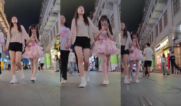 步行街拍抄底大神『KXCD』专挑年轻好看质量高的小姐姐