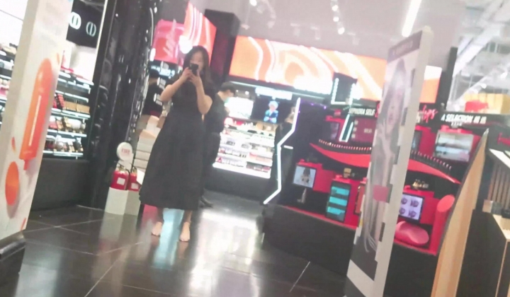 美女弯腰粉丁内（长篇