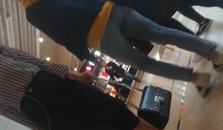 牛仔长裙薄丝美女
