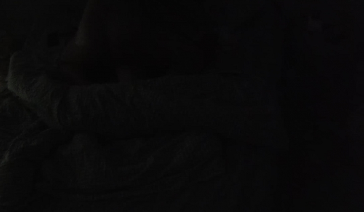 酒店偷拍 渣男小胖发现追求的反差婊眼镜女友和其他男人关系暧昧醋意大发报复性操穴对白精彩