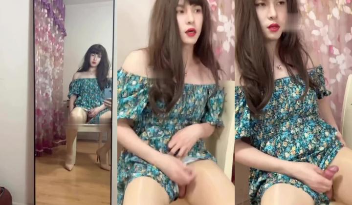 圣诞狂欢 Cindy腿腿 国产极品人气TS，长相清纯身材一流，一双纤细的大长腿，不输任何女人