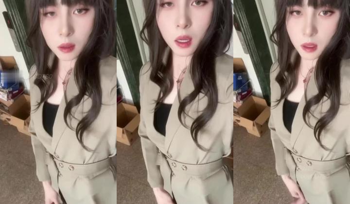 圣诞狂欢 Cindy腿腿 国产极品人气TS，长相清纯身材一流，一双纤细的大长腿，不输任何女人