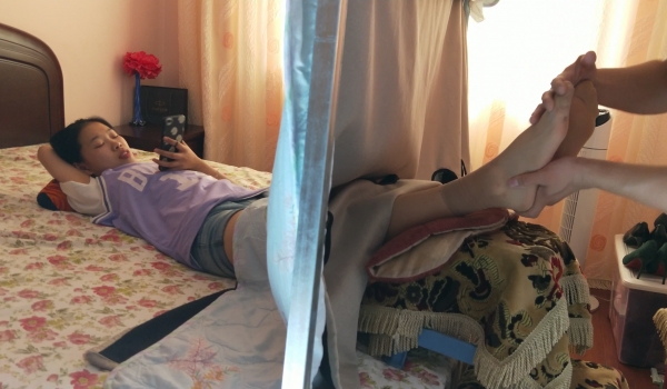 掠艳大神~以拍摄为名行不轨之事,哄骗忽悠美丽在校大学生做足模还和人小姑娘谈论起了学习，教她怎么考