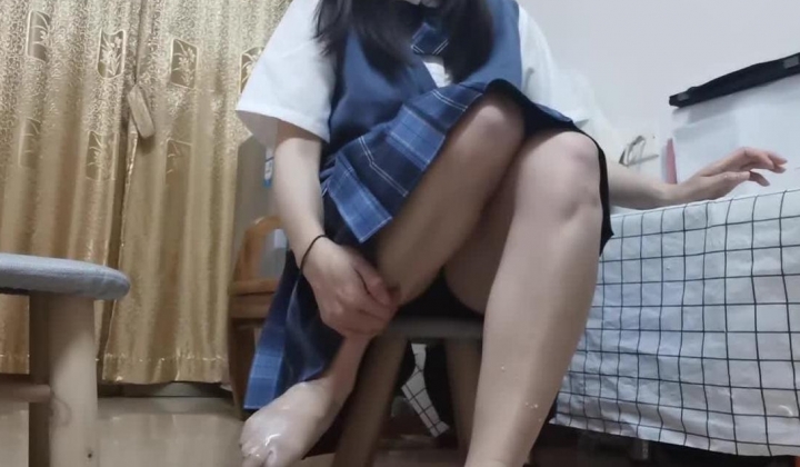 女神嫩妹足交 美腿玉足小可爱【小琪琪文文】足交爆射，美足诱惑！淫语挑逗射满脚底，龟责榨精裸足丝袜