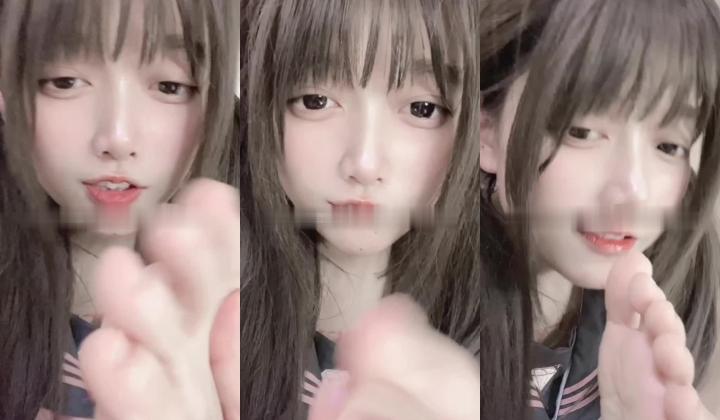 玉足萝莉风嫩妹，可爱双马尾，露脸小美女【要要饿晕了】推特福利，自慰口交足交，性爱，小母狗属性拉满