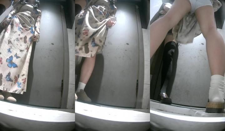 精品高质量酒吧后拍 美女如云 和闺蜜一起撒尿系列