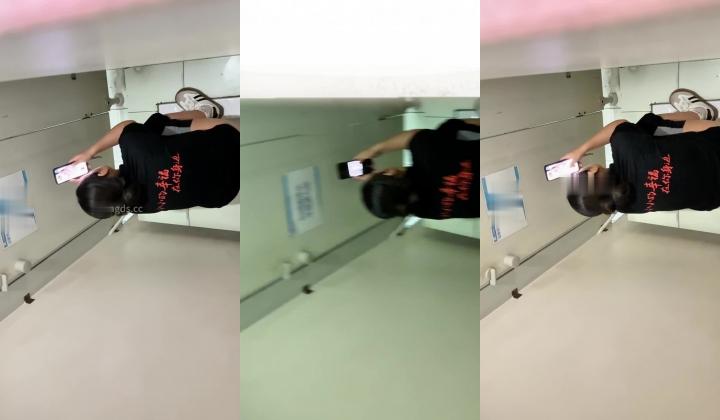 熊学生潜入教学楼女厕抄底偷拍 几个学姐的逼穿着凉鞋头上戴朵红花的极品大三白虎学姐
