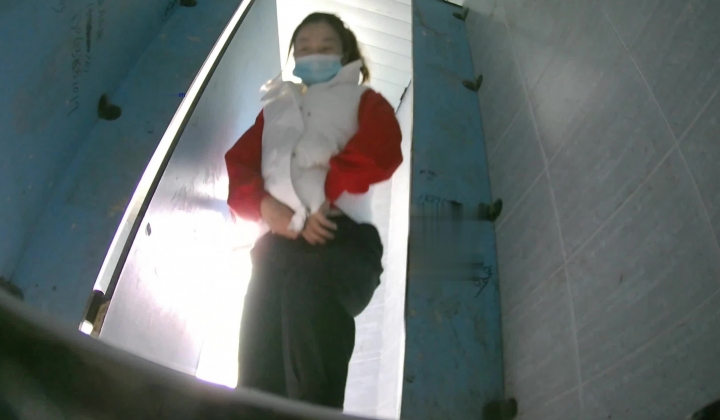 某工厂职工女厕所全景正点位置偸拍各种美女小姐姐方便~销魂菊花~看脸看双洞超多大屁股