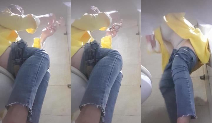 高手潜入夜店躲藏女厕障碍物做掩护现场实拍各种丝袜蕾丝内裤大长腿美眉方便气质不输明星美女先吐后尿