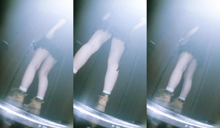 夜总会酒吧女厕后拍各种黑丝高跟 美女如云 黄毛妹子月经流量大屁股染成了大红桃