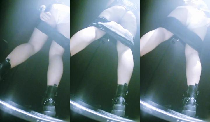夜总会酒吧女厕后拍各种黑丝高跟 美女如云 黄毛妹子月经流量大屁股染成了大红桃