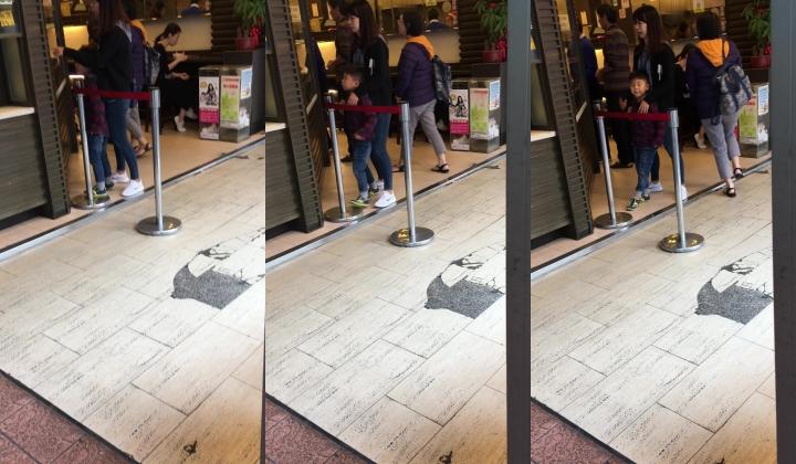 街头小吃店一路跟踪偷拍多位美女 ️各种极品美鲍鱼完美展示