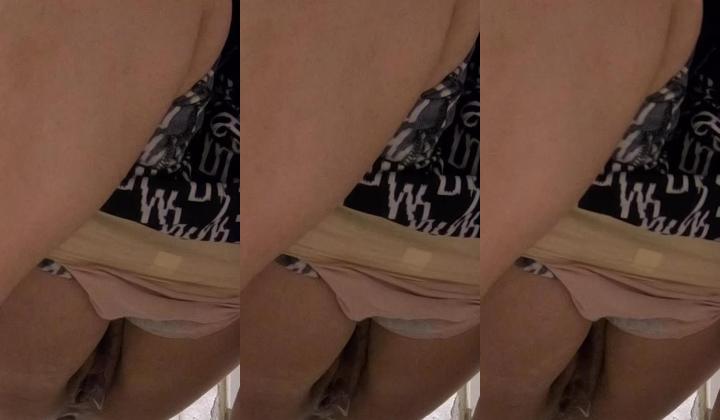 公园女厕偸拍数位年轻小姐姐方便~人逼同步正面特写绝对给力~各种美女美少妇赏逼赏脸