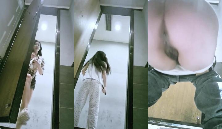 酒吧女厕后拍 小姐尿尿几个颜值不错的学妹白皙大长腿