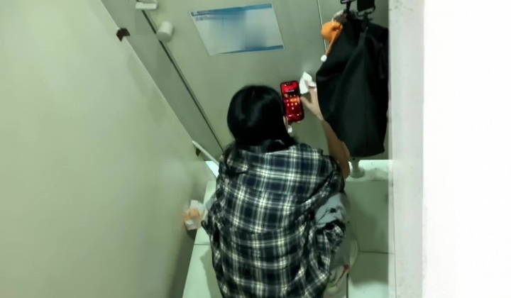 艺校女厕大神近距离贴B拍几个高颜值小姐姐的极品嫩鲍鱼