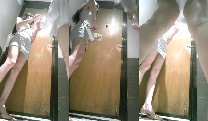 大神潜入酒吧女厕高清后拍一块上厕所的极品闺蜜