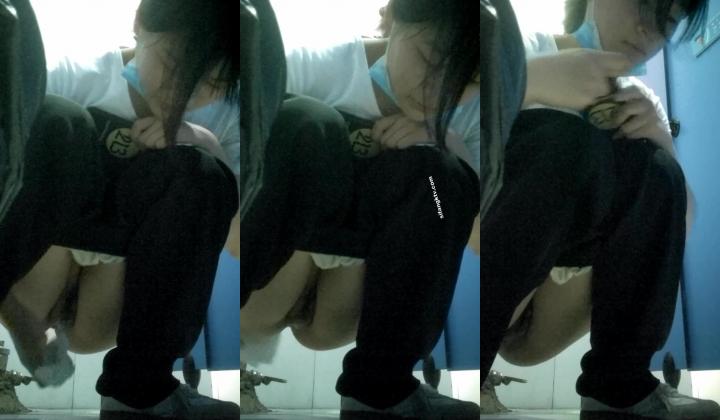 拍多位年轻小姐姐大小便，美女诱惑蜜桃臀，旗袍老阿姨无毛一线天简直太顶了