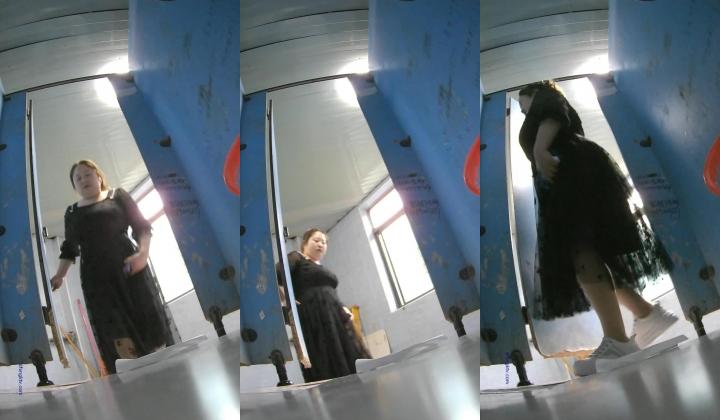 某工厂职工女厕所全景正点位置偸拍各种美女小姐姐方便超多圆润白皙大屁股