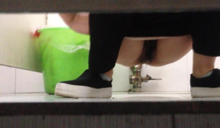 一箭双雕身材不错的黑色衣服美女