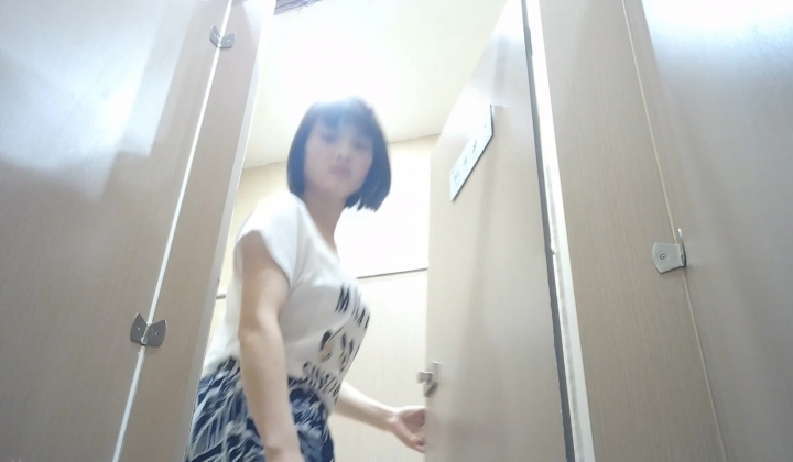 商场女厕近距离双角度偷拍19位美女各种各样的美鲍鱼