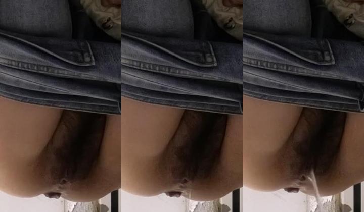 【魔手外购】，公共女厕双机位偷拍，数位高颜值气质小姐姐方便，先看露脸全身，再欣赏私处