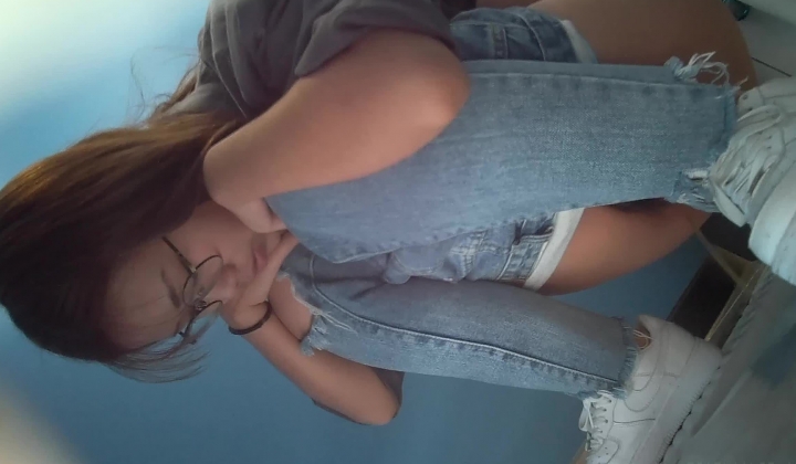 科技楼女厕偷拍多位美女同事的美鲍鱼 还有两位黑丝大长腿