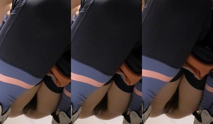 【魔手外购】，公共女厕双机位偷拍，数位高颜值气质小姐姐方便，先看露脸全身，再欣赏私处