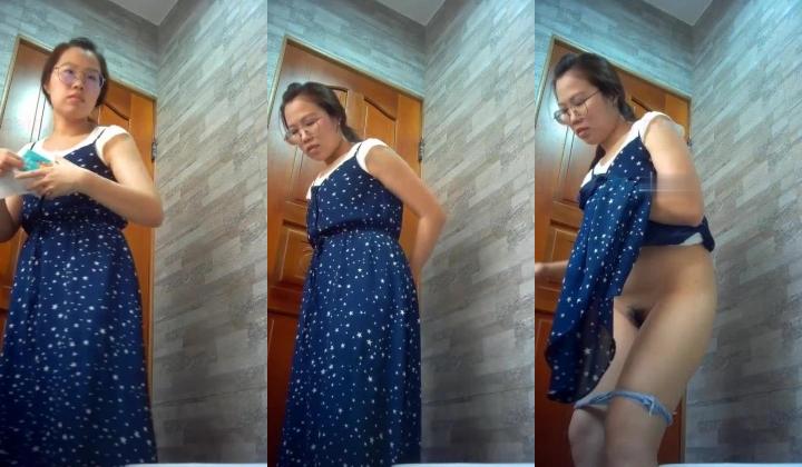 景区女公厕完美定点角度全景偸拍 先脸后逼各种气质小姐姐方便讲卫生的撅着屁股