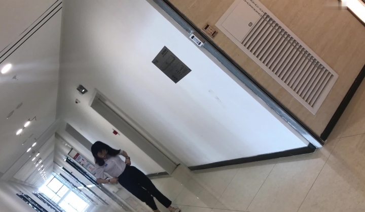 大神潜入办公楼女厕近距离偷拍 美女同事的微毛嫩鲍鱼