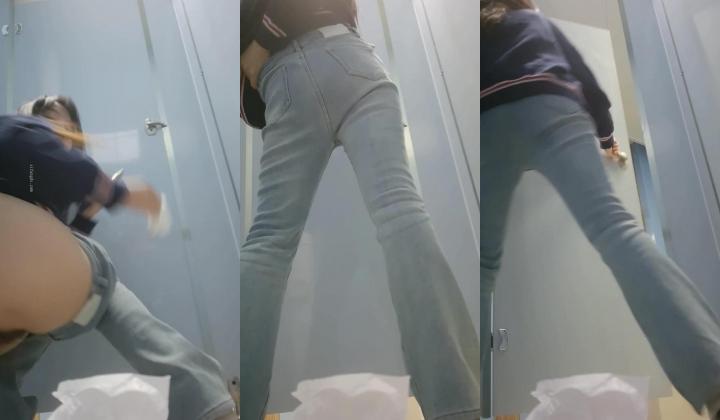 新流出魔手外购新系列高校女厕后拍学妹尿尿其中两个妹子逼毛特别黑