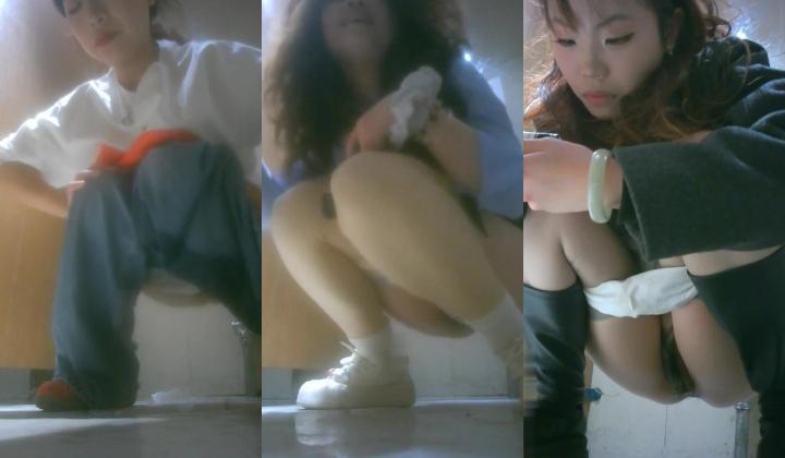 酒吧女厕前景偷拍 ️小姐尿尿黄衫长靴美女是个老烟鬼屁股痒痒不停绕