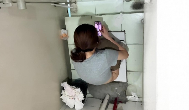 艺校女厕大神近距离贴B拍几个高颜值小姐姐的极品嫩鲍鱼