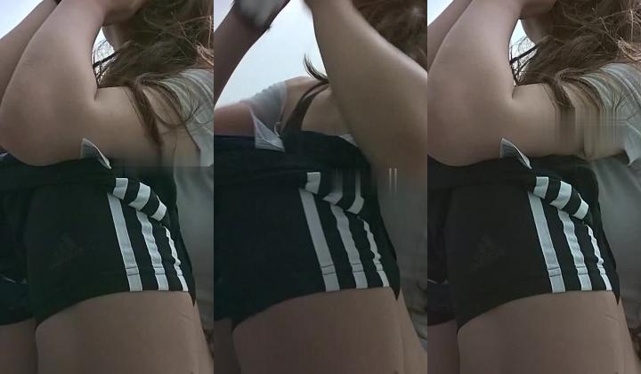 地铁女厕真实偸拍，络绎不绝的年轻小姐姐方便，赏脸赏逼，形态各异