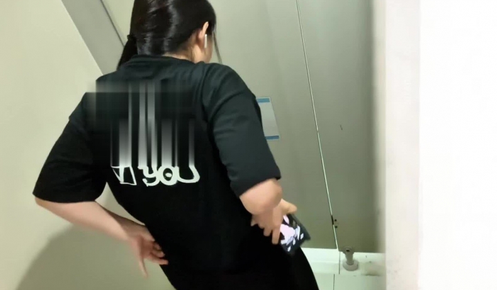 艺校女厕大神近距离贴B拍几个高颜值小姐姐的极品嫩鲍鱼