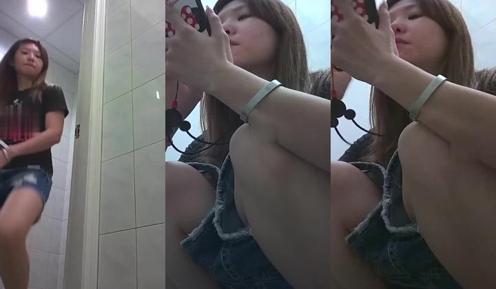 地铁女厕真实偸拍，络绎不绝的年轻小姐姐方便，赏脸赏逼，形态各异