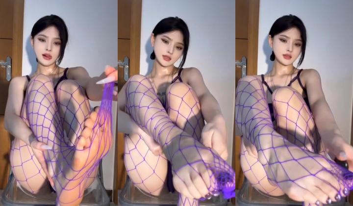 重磅抖音百万网红瑜伽老师烟火iris自慰啪啪流出在榜一大哥的床上那是真的骚