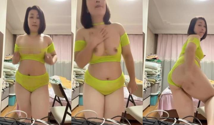 快手骚少妇【诚语慧】裸舞诱惑 道具自慰高潮 大尺度掰逼展示 榨精小鲜肉